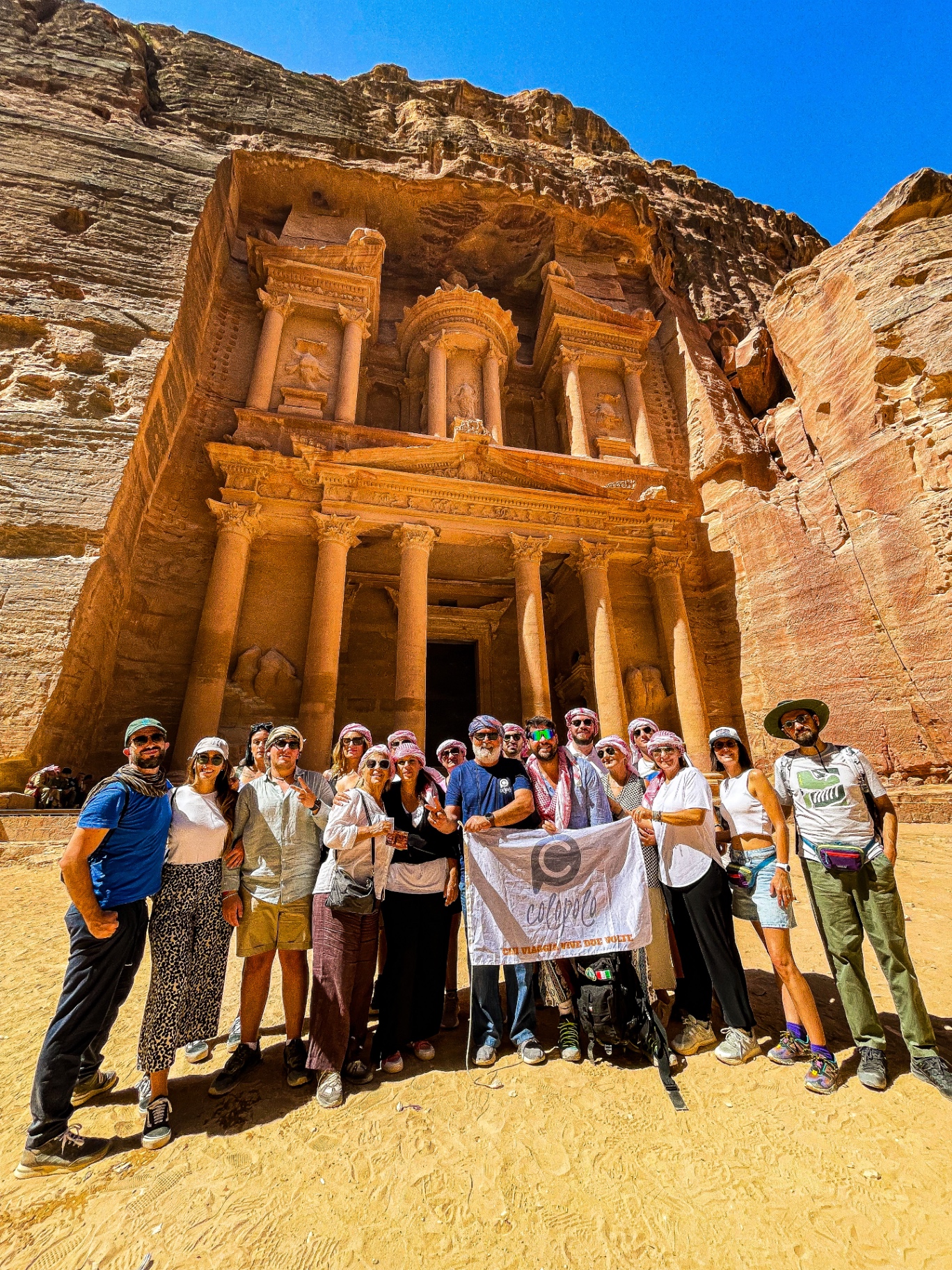 Un piccolo gruppo Colopolo in safari, accompagnato dal team
